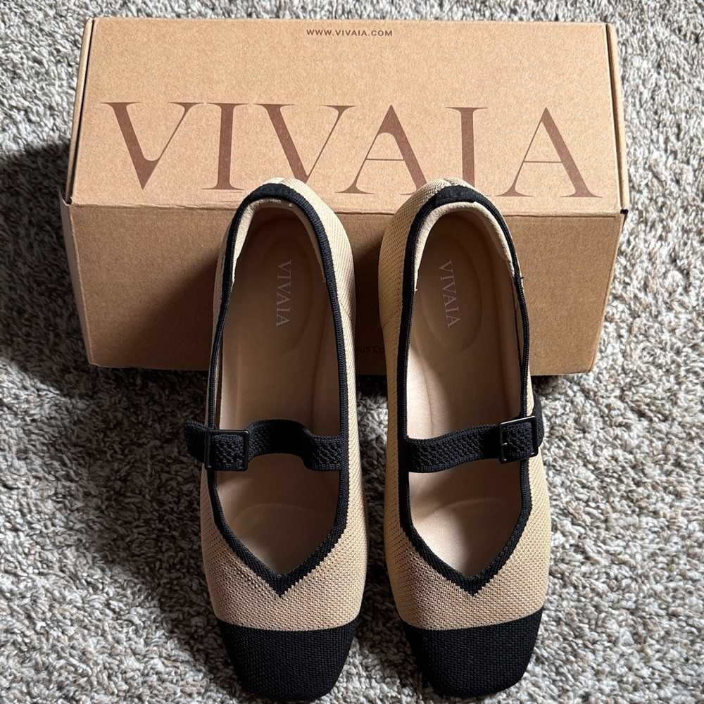 VIVAIA Women's Black and Tan Flats